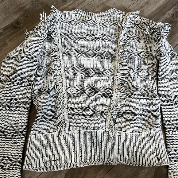 White and black knit gap sweater - Picture 2 of 4